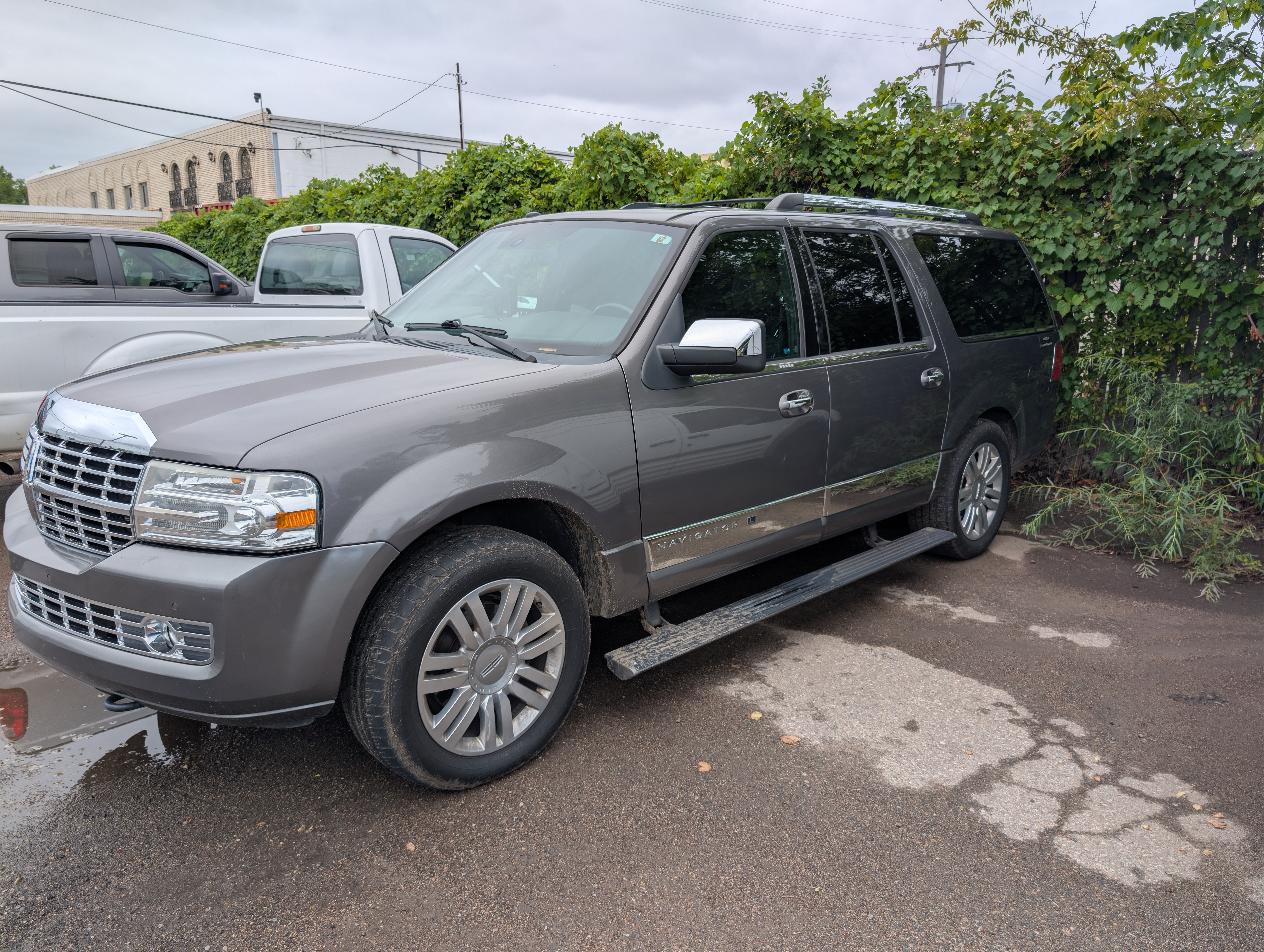 Used 2014 Lincoln Navigator L 4WD image 3