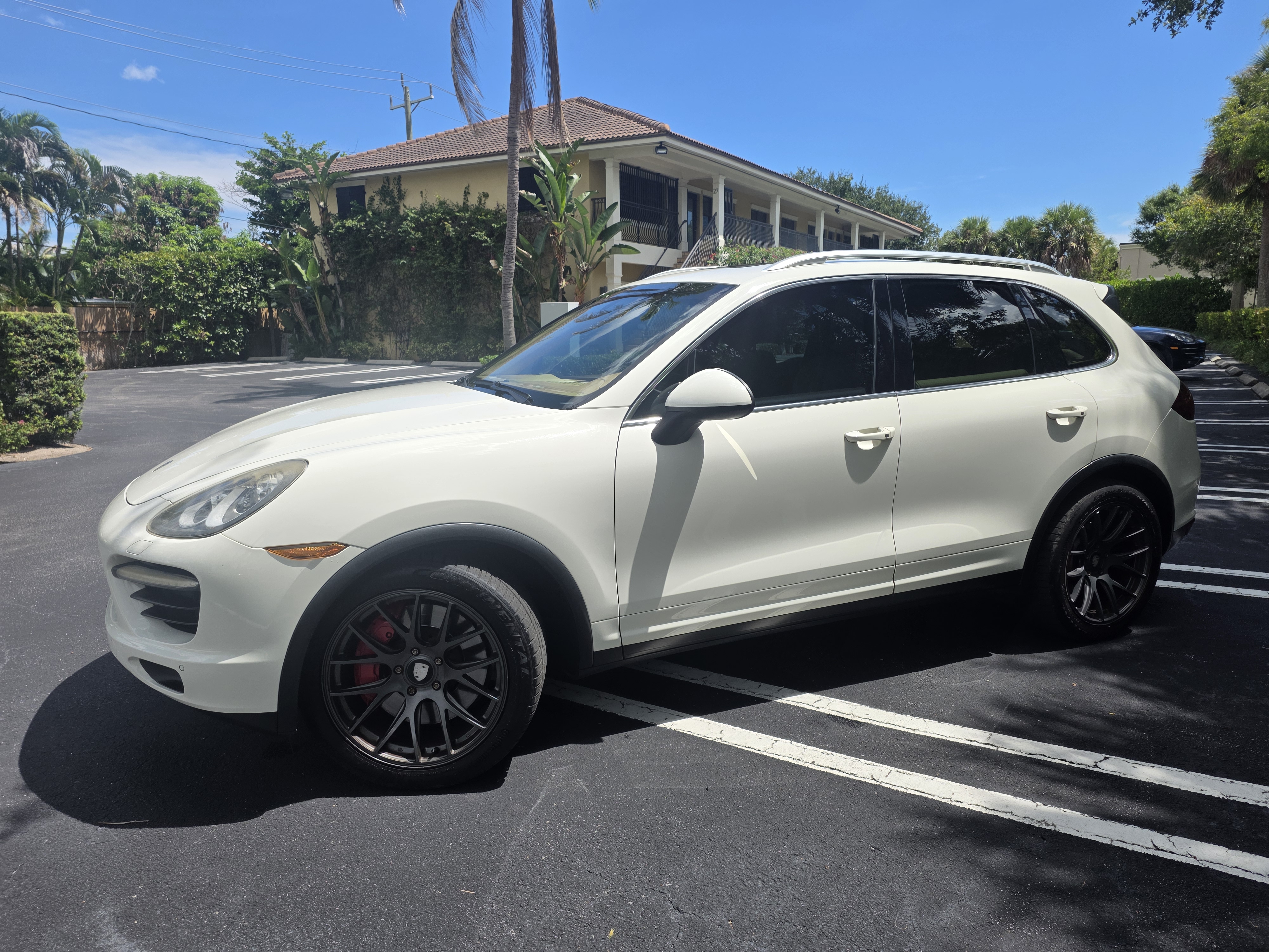 Used 2011 Porsche Cayenne Turbo AWD/4WD image 1