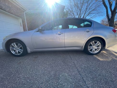 Used 2011 INFINITI G37 Journey w/ Premium Pkg image 2