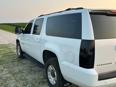 Used 2009 Chevrolet Suburban 2500 LT w/ Luxury Package AWD/4WD image 5