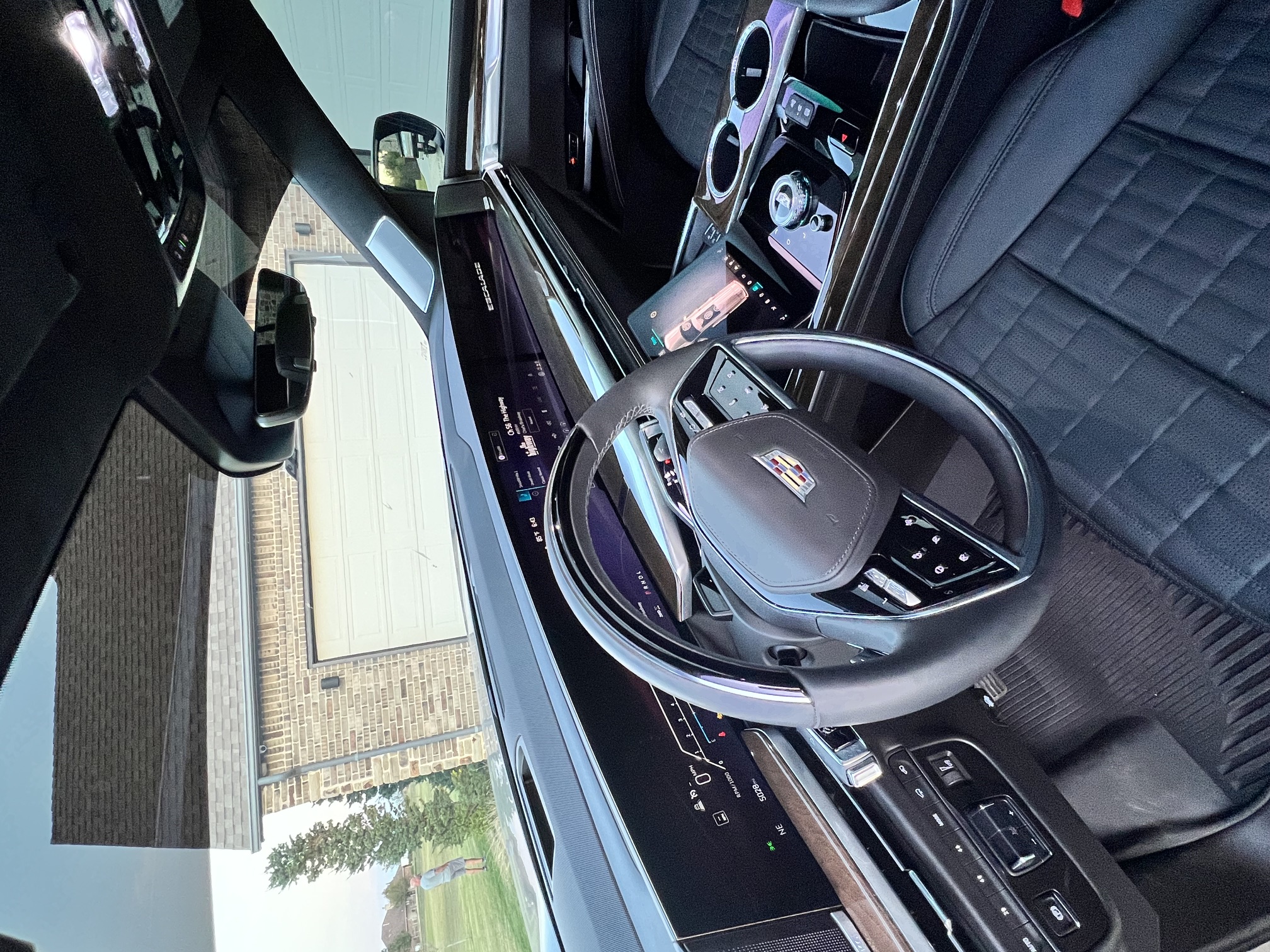 Used 2025 Cadillac Escalade Sport Platinum w/ LPO, ONYX Package AWD/4WD image 9