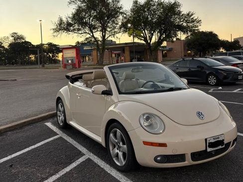 Used 2007 Volkswagen Beetle Convertible w/ Package 2 FWD image 1