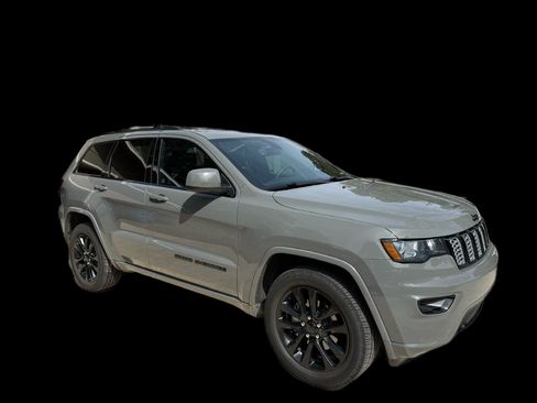 Used 2020 Jeep Grand Cherokee Altitude image 1