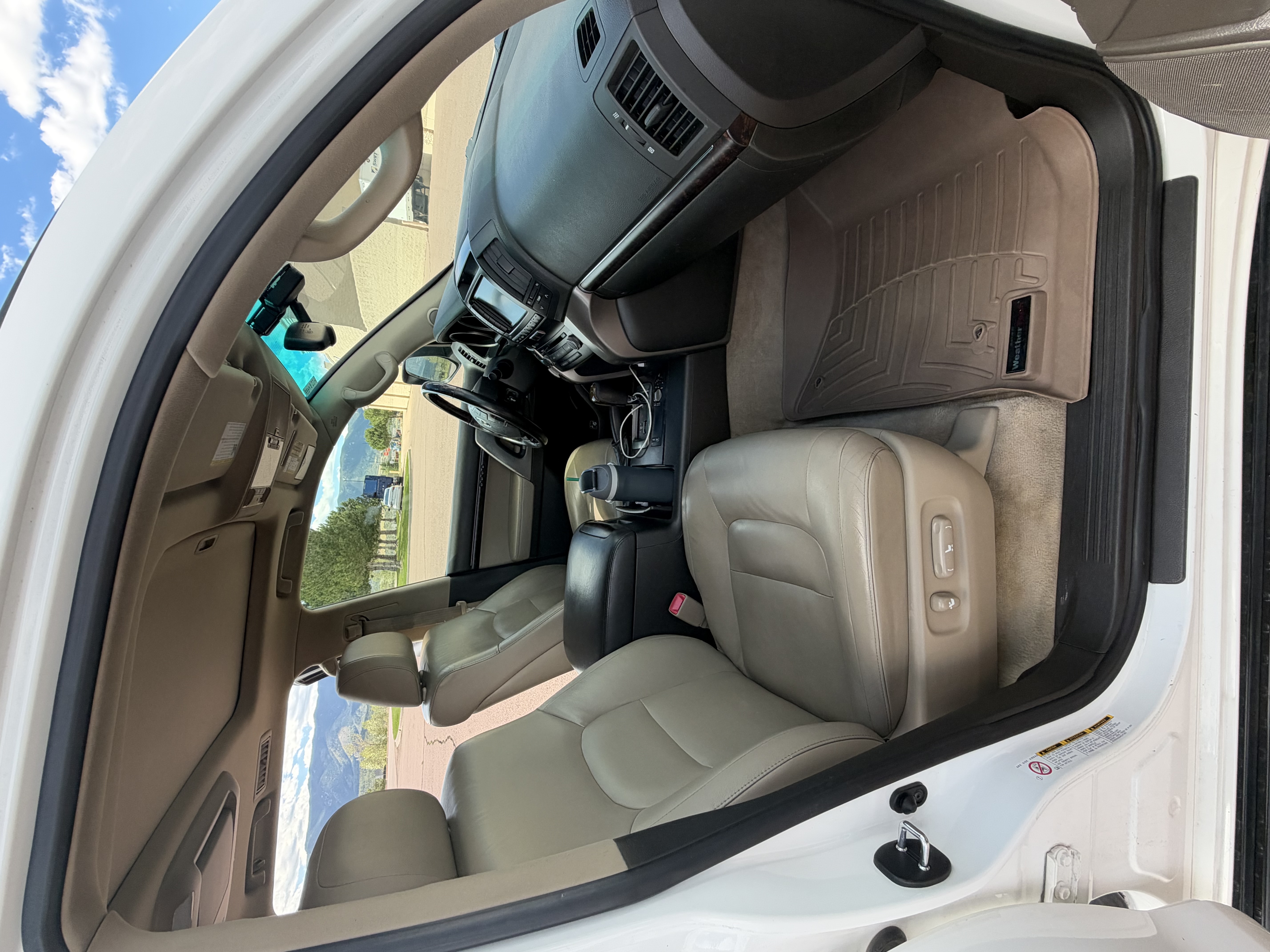 Used 2011 Toyota Land Cruiser w/ Upgrade Pkg AWD/4WD image 8