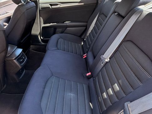 Used 2014 Ford Fusion SE FWD image 19