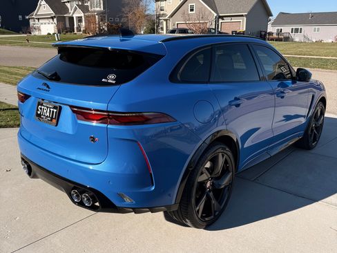 Used 2022 Jaguar F-PACE SVR image 9
