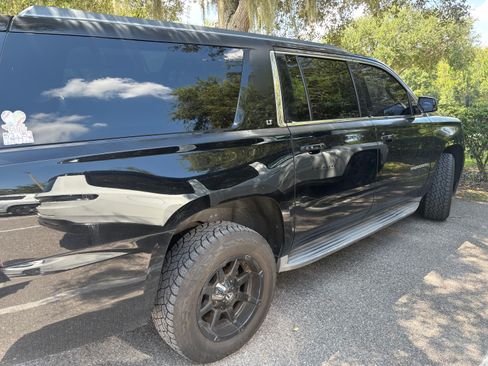 Used 2015 Chevrolet Suburban LT w/ Luxury Package image 2