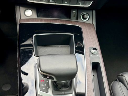 Used 2022 Audi Q5 e Premium Plus w/ Premium Plus Package image 15