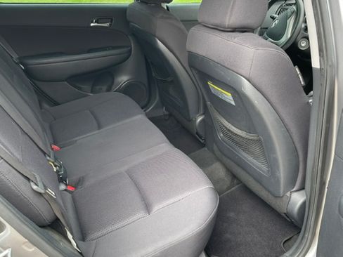 Used 2012 Hyundai Elantra w/ Preferred Pkg FWD image 10