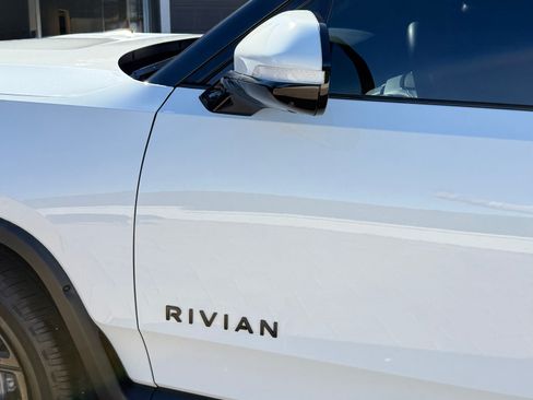Used 2023 Rivian R1S Adventure image 6