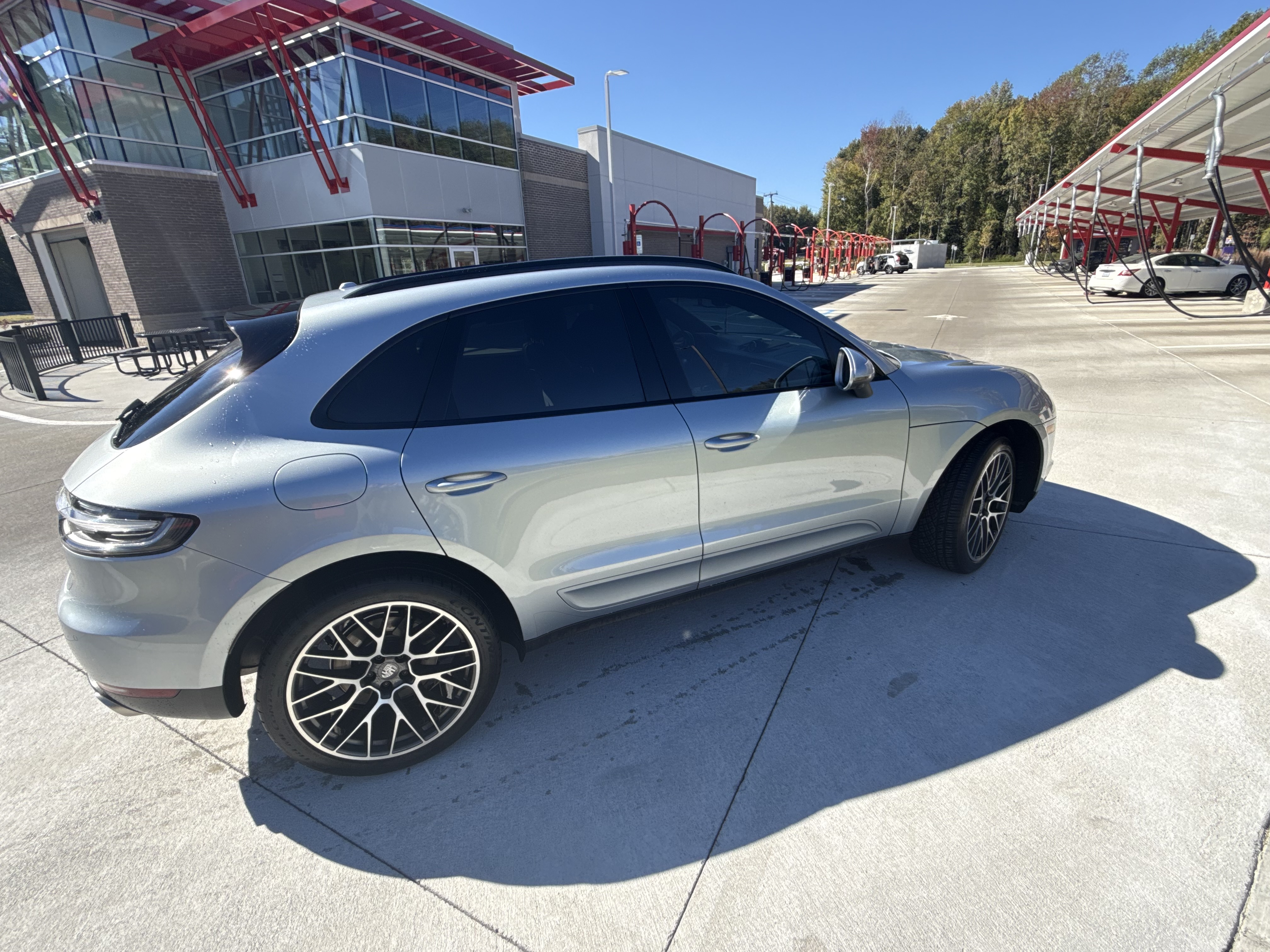 Used 2021 Porsche Macan S AWD/4WD image 8