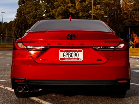 Used 2025 Toyota Camry SE w/ Convenience Package FWD image 9
