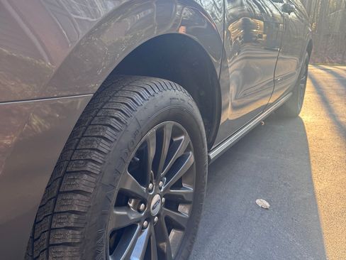 Used 2019 Ford Expedition Max Limited image 9