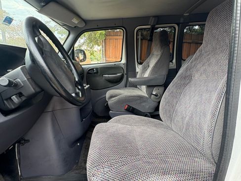 Used 2000 Dodge B3500 image 9