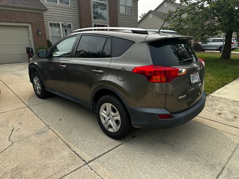 Used 2015 Toyota RAV4 LE FWD image 6