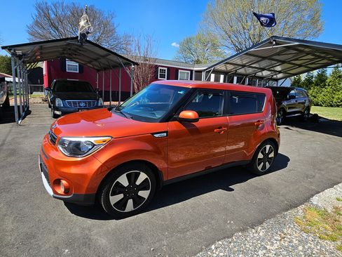 Used 2019 Kia Soul + image 4