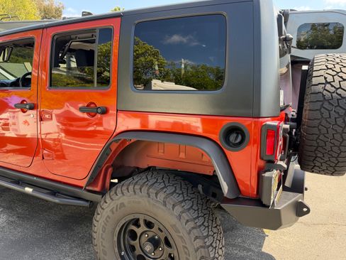 Used 2009 Jeep Wrangler Unlimited Rubicon w/ Dual Top Group AWD/4WD image 17