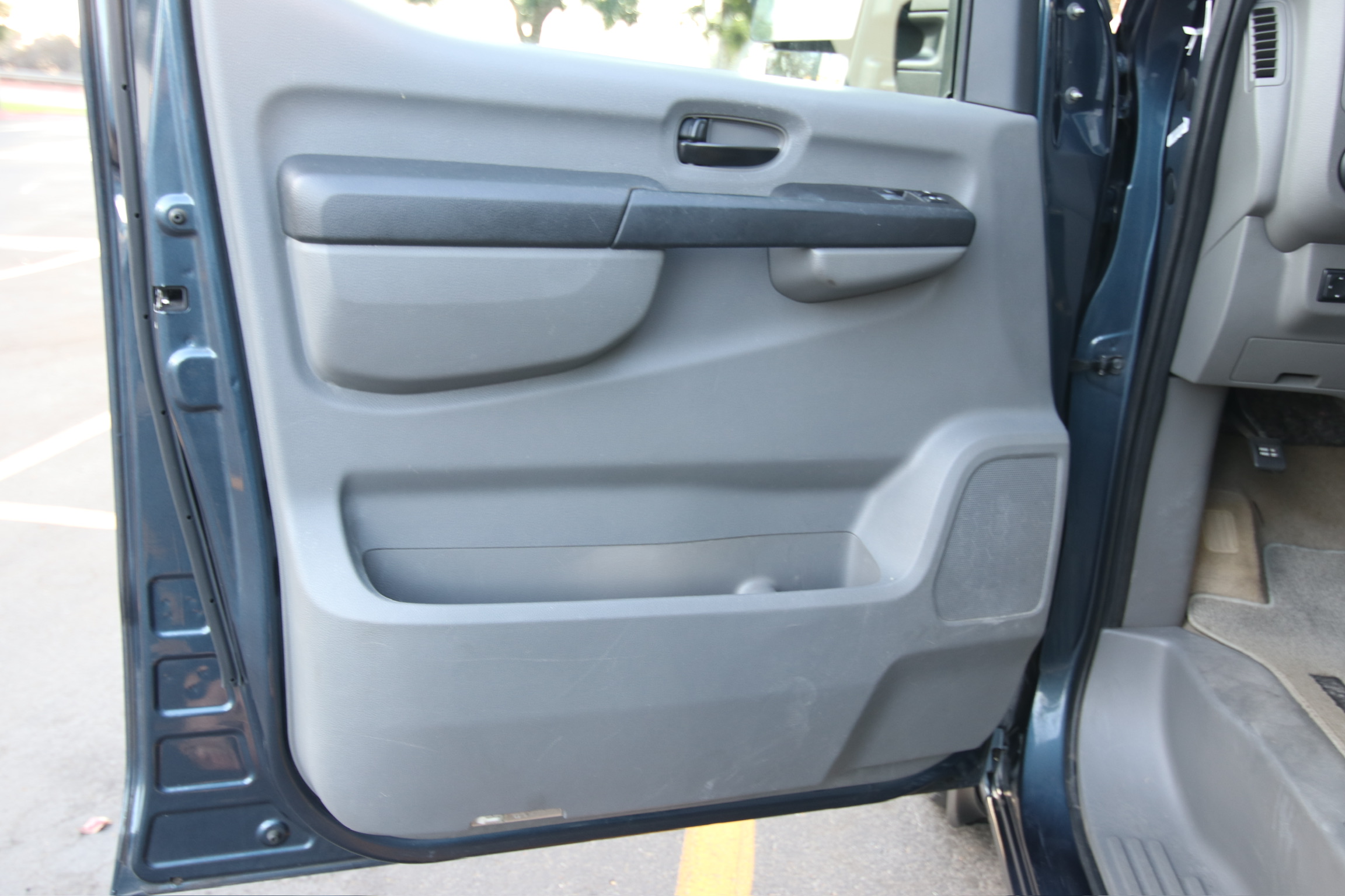 Used 2013 Nissan NV 3500 SL w/ Technology Pkg RWD image 16