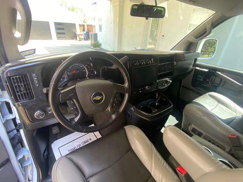 Used 2022 Chevrolet Express 2500 Extended image 10