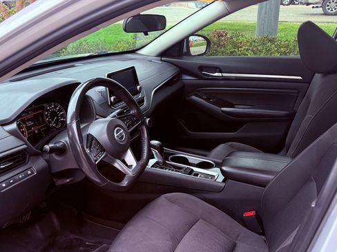 Used 2022 Nissan Altima 2.5 SV w/ SV Premium Package FWD image 5