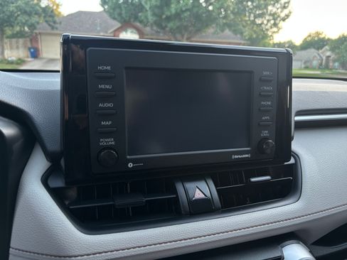 Used 2022 Toyota RAV4 XLE w/ Convenience Package AWD/4WD image 9
