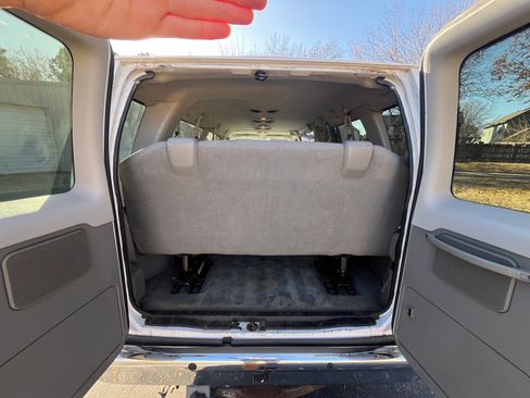 Used 2013 Ford E-350 and Econoline 350 XLT image 15