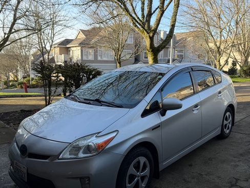 Used 2012 Toyota Prius Three image 1