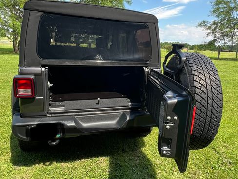 Used 2021 Jeep Wrangler Unlimited Sport AWD/4WD image 6