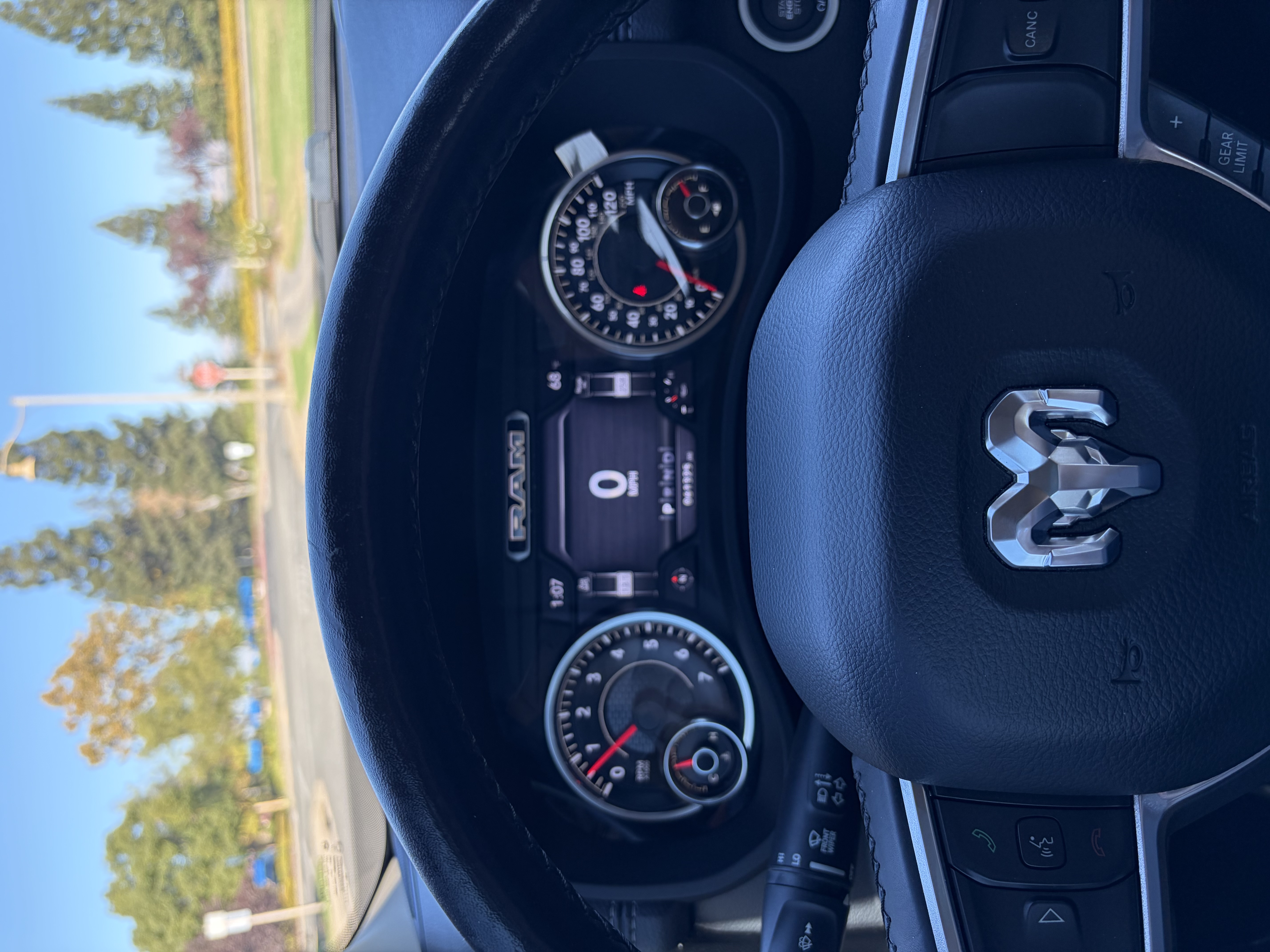 Used 2019 RAM 1500 Laramie AWD/4WD image 11