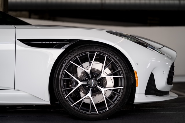 Used 2025 Aston Martin DB12 Convertible RWD image 6