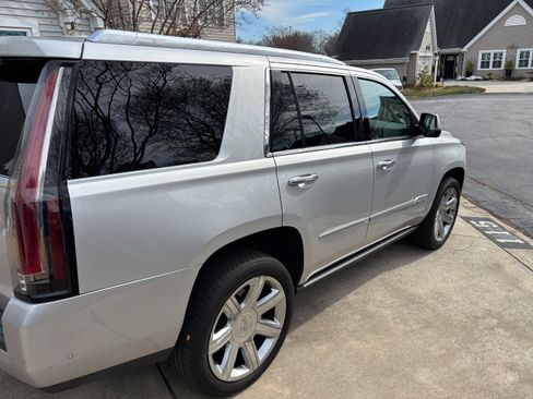 Used 2017 Cadillac Escalade Premium Luxury image 5