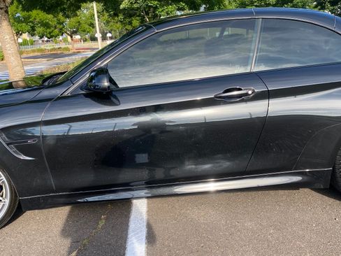 Used 2018 BMW M4 Convertible w/ Competition Package RWD image 10