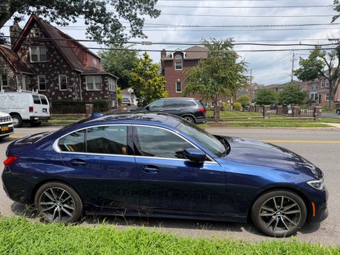 Used 2020 BMW 330i xDrive Sedan w/ Premium Package AWD/4WD image 4
