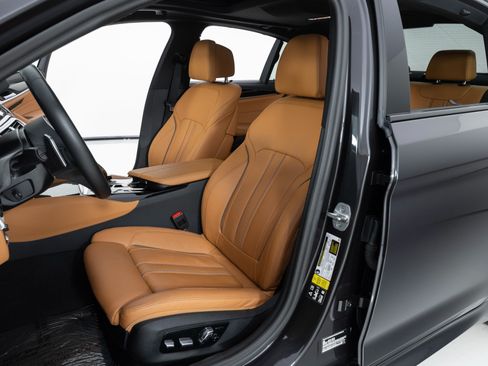 Used 2023 BMW M550i xDrive w/ Executive Package image 20