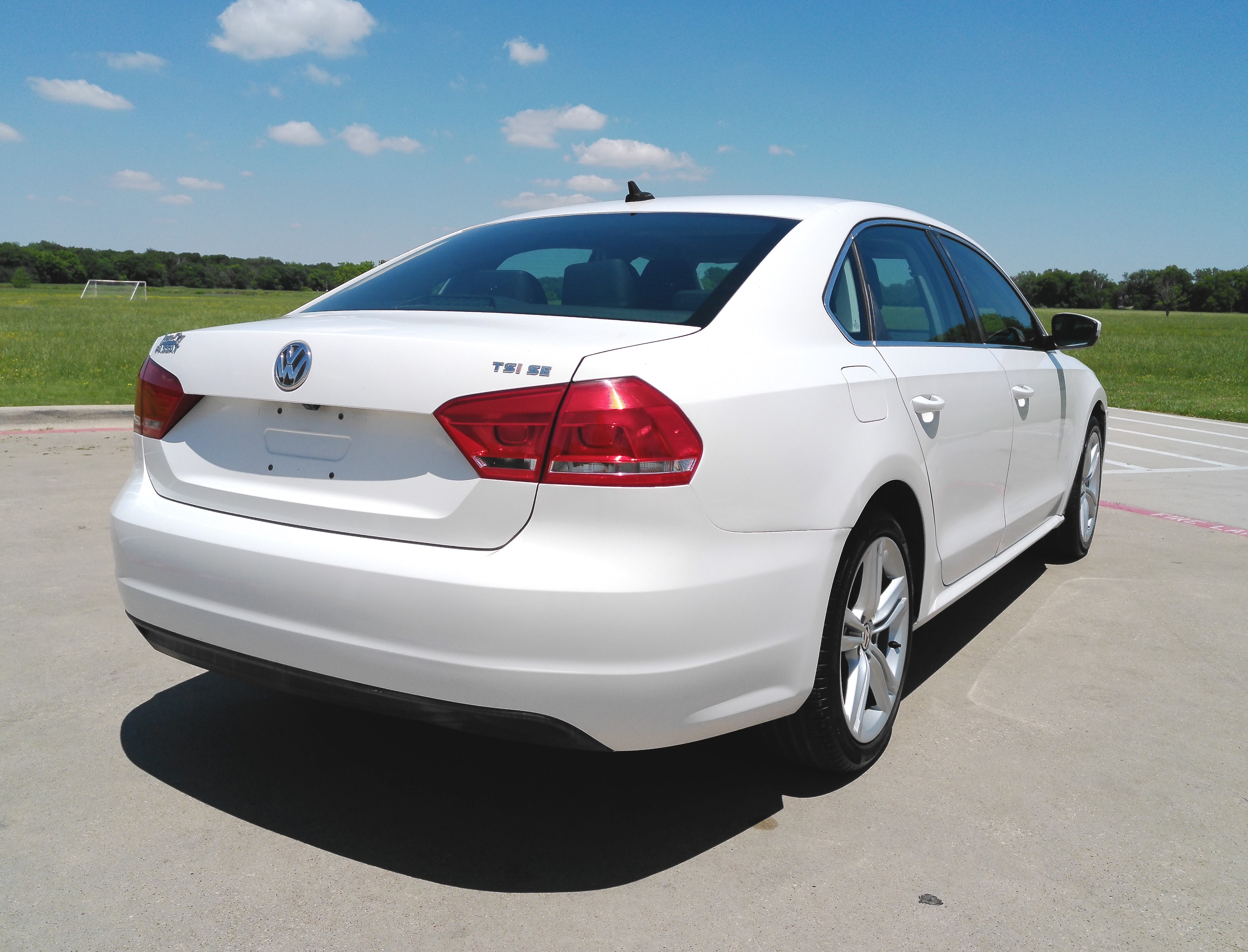 Used 2014 Volkswagen Passat 1.8T SE FWD image 8