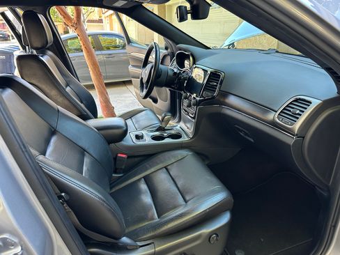 Used 2020 Jeep Grand Cherokee Limited w/ Luxury Group II image 9