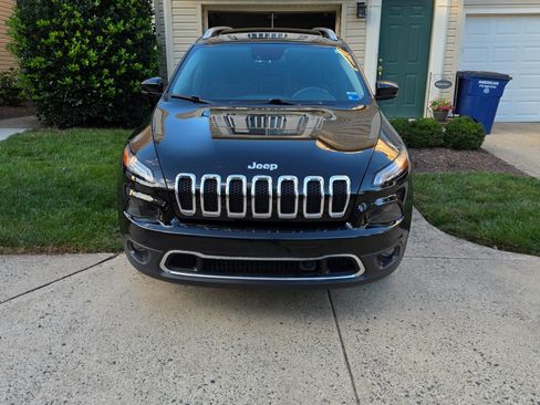Used 2018 Jeep Cherokee Limited w/ Technology Group AWD/4WD image 21