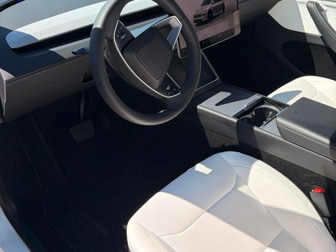 Used 2026 Tesla Model Y Long Range RWD image 18