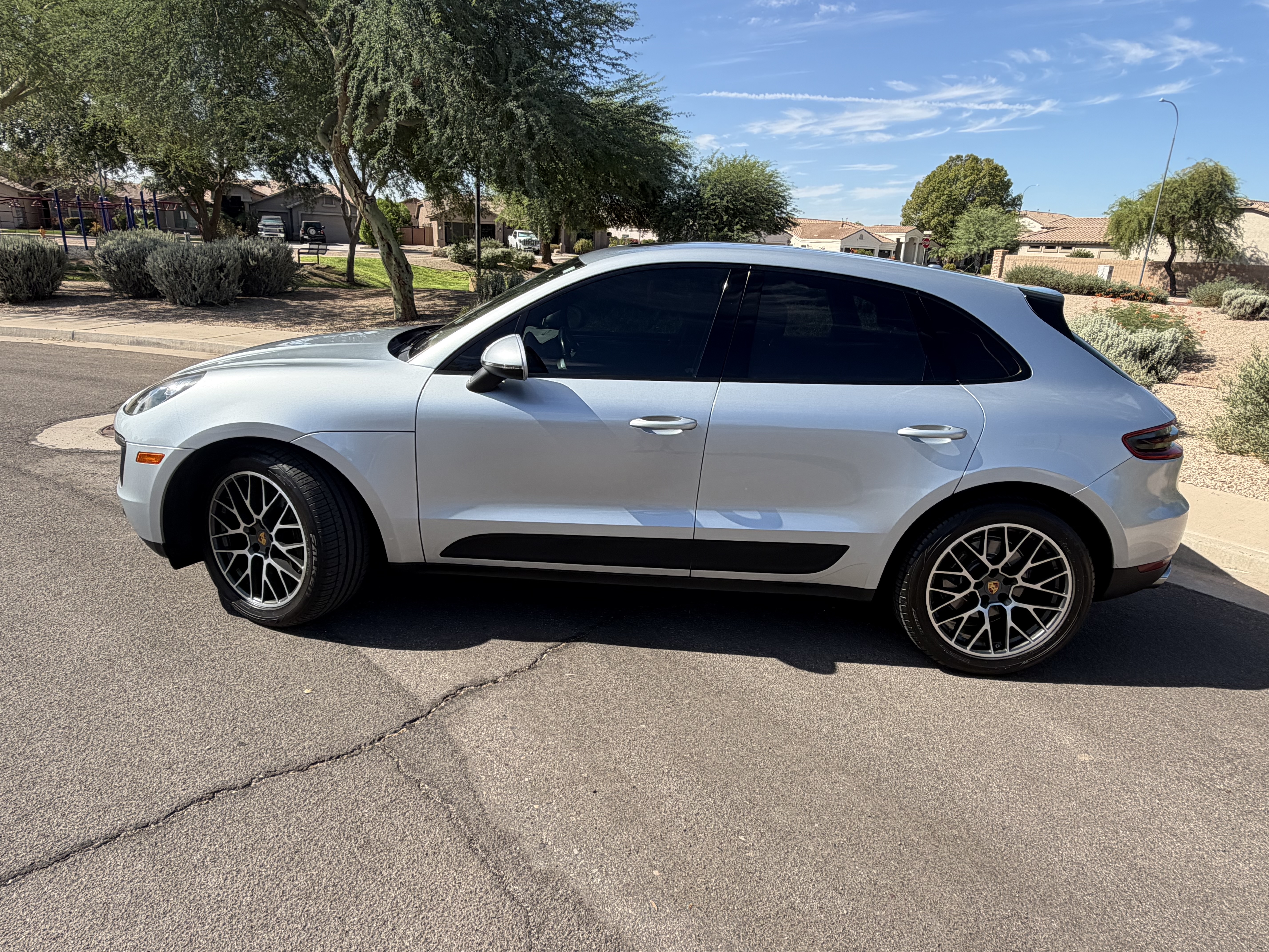 Used 2018 Porsche Macan Sport Edition AWD/4WD image 2