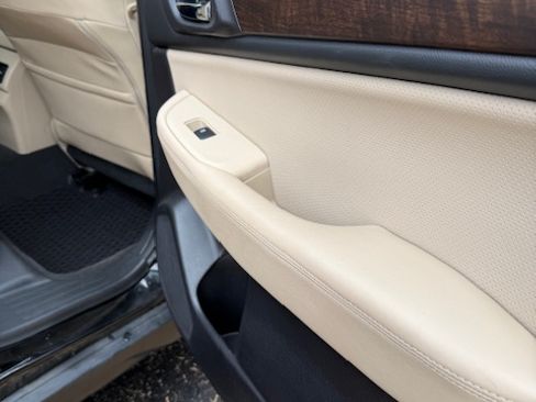 Used 2017 Subaru Outback 3.6R Limited image 16