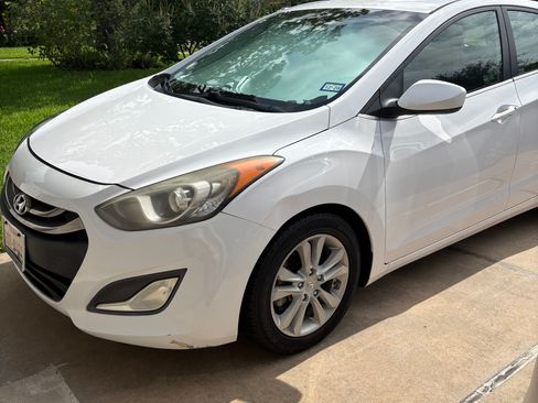 Used 2014 Hyundai Elantra GT FWD image 16