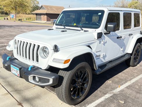 Used 2021 Jeep Wrangler Unlimited Sahara w/ Cold Weather Group AWD/4WD image 1