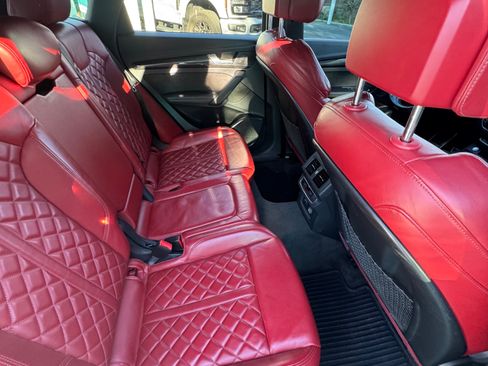 Used 2020 Audi SQ5 Premium Plus w/ Premium Plus Package image 16