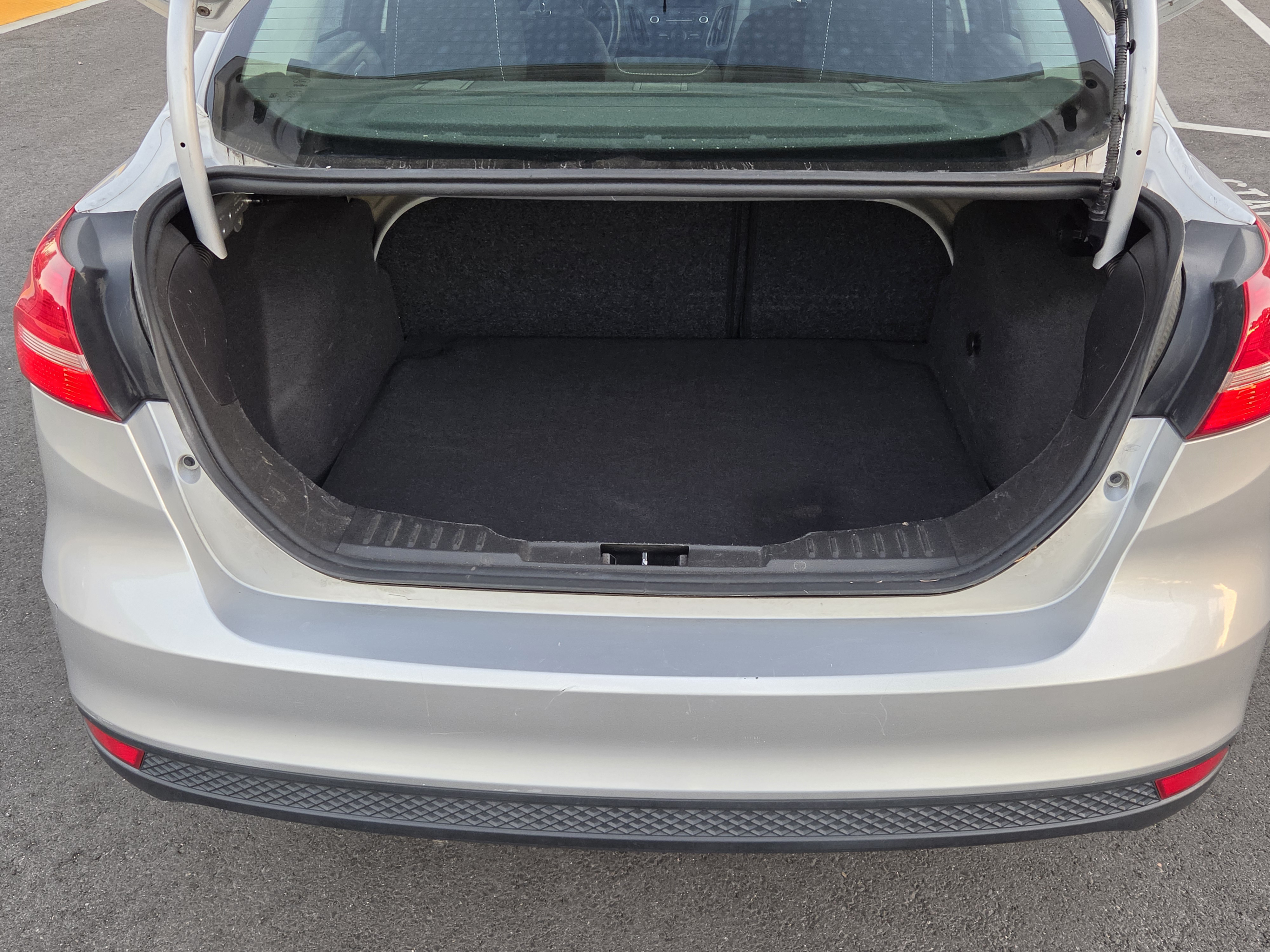 Used 2016 Ford Focus SE FWD image 8