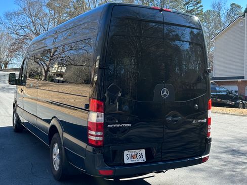 Used 2015 Mercedes-Benz Sprinter 2500 image 4
