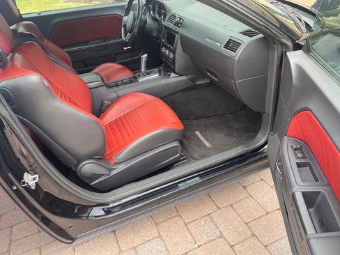 Used 2014 Dodge Challenger R/T image 12