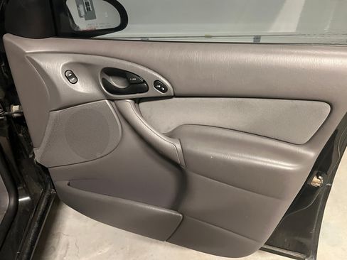 Used 2002 Ford Focus ZTS image 8