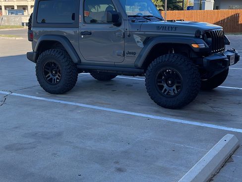 Used 2022 Jeep Wrangler Sport AWD/4WD image 22