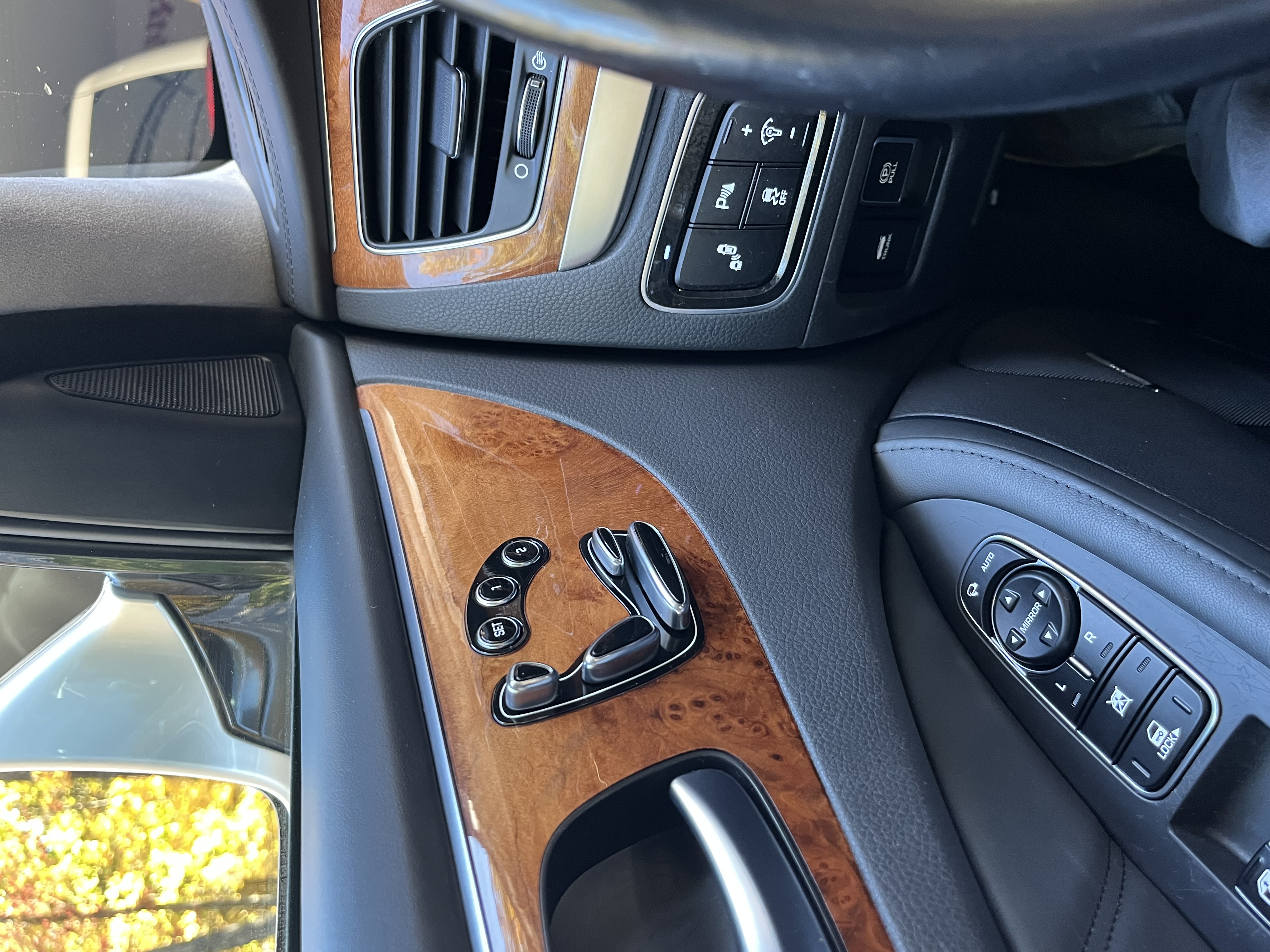 Used 2014 Hyundai Equus Signature RWD image 17
