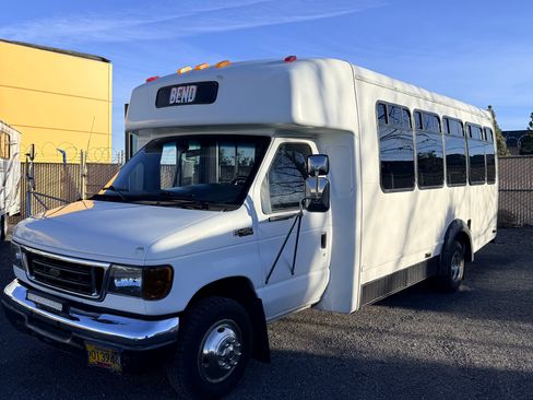 Used 2005 Ford E-450 and Econoline 450 image 5